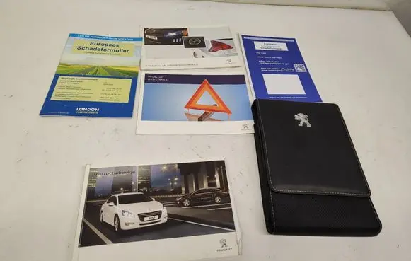 Peugeot 508 RXH Owners service history hand book 