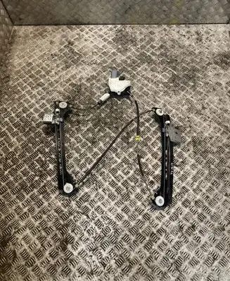 Mercedes-Benz E A207 Front door window regulator with motor 2077200646 A2077200646