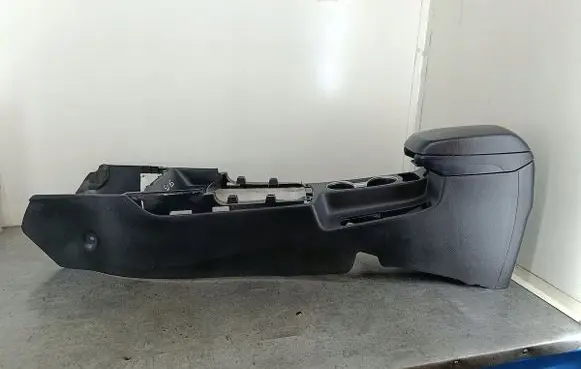 Hyundai i30 Center console 84610A6100