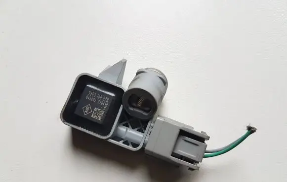 Renault Scenic III - Grand scenic III Airbag deployment crash/impact sensor 988310002R 045802070410