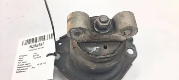 Engine mount vacuum valve