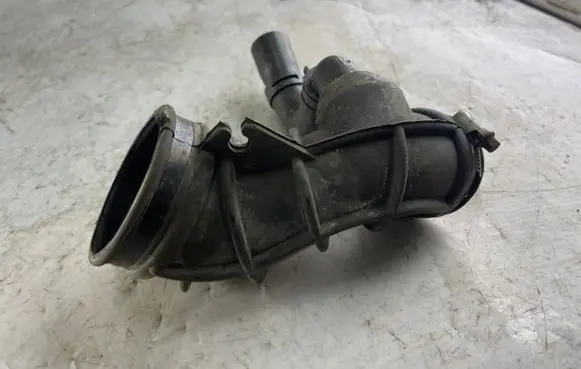 Opel Zafira A Air intake duct part 90530768