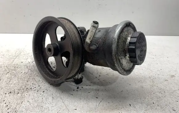 Toyota Avensis T250 Power steering pump 12180 U6K12090