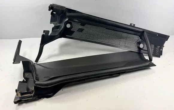 Volkswagen Amarok II Wiper trim N1XB-E02223-BG