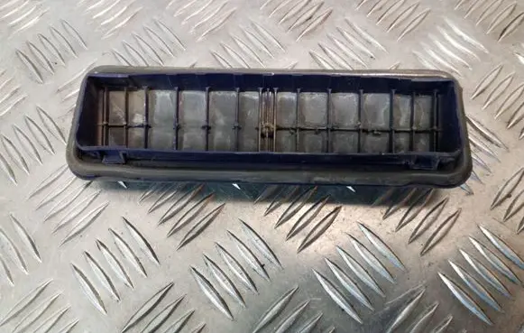 Skoda Yeti (5L) Quarter panel pressure vent 6X0819465D