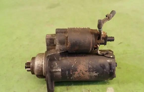 Volkswagen Golf III Starter motor