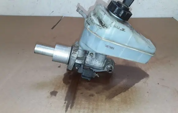Skoda Yeti (5L) Master brake cylinder 1K2611301C