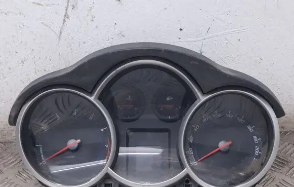 Chevrolet Cruze Speedometer (instrument cluster) 95472850 12D24636