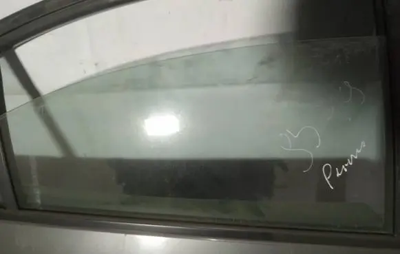Nissan Primera Rear door window glass AS2