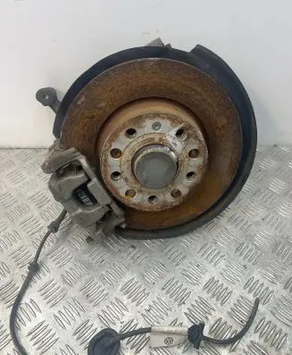 Volkswagen Jetta VI Rear wheel hub