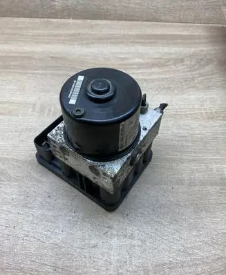 Volvo V50 ABS Pump 30647855A 4N512V285AC
