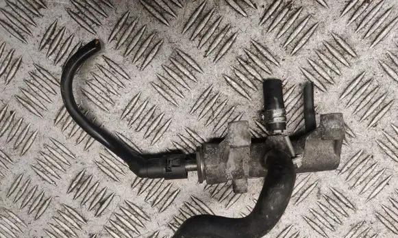 Opel Zafira B Fuel pressure regulator 55203803