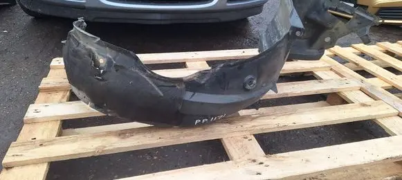 Front wheel arch liner splash guards