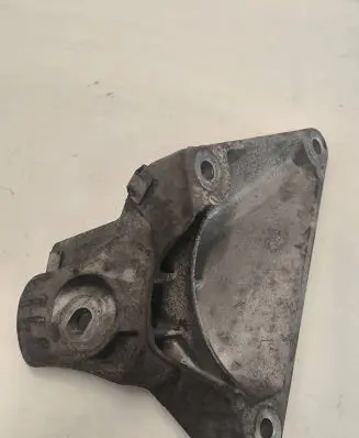 BMW 5 E60 E61 Engine mounting bracket 6769153 7754A046000