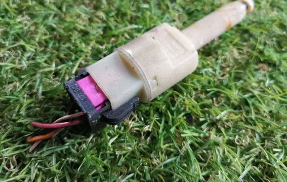 Audi A4 S4 B5 8D Brake pedal sensor switch 4A0945515A