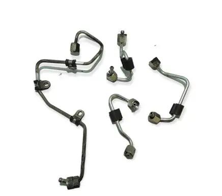 Volkswagen PASSAT B6 Fuel injector supply line/pipe 