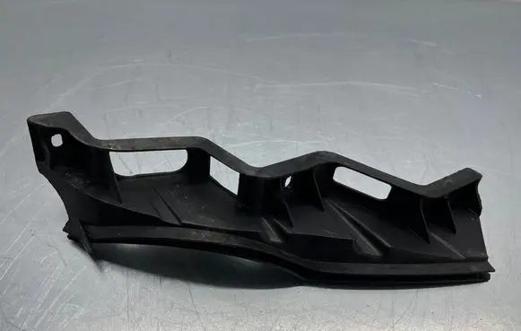 Volkswagen PASSAT B6 Front bumper mounting bracket 3C0807889