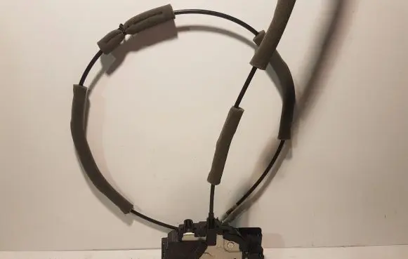 Renault Koleos II Rear door lock 825031443R