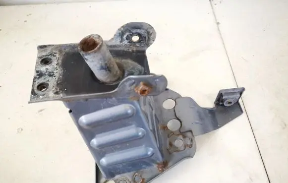 Opel Signum Front bumper mounting bracket