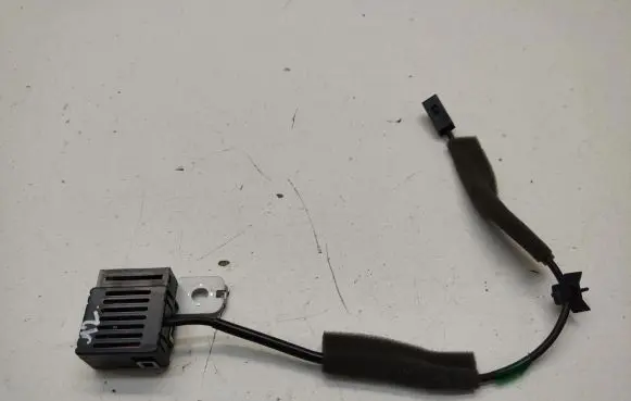 Nissan 370Z Aerial antenna amplifier 8381579