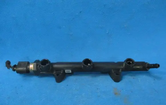 Volkswagen Golf VI Fuel main line pipe 05C133313B