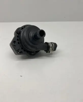Maserati Levante Water pump 670154656
