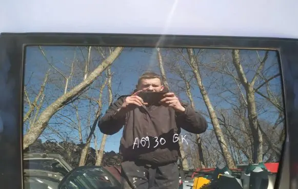 Nissan X-Trail T30 Rear door window glass