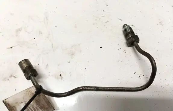 Toyota Avensis Verso Fuel line pipe 