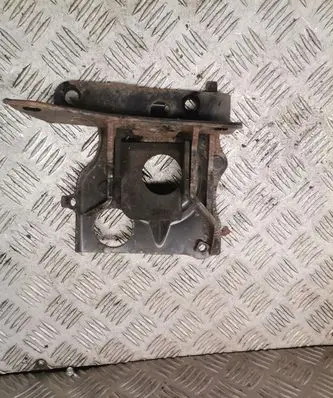 Toyota Prius (XW20) Engine mounting bracket