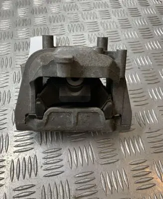 Volkswagen PASSAT B6 Engine mount bracket 1K0199262CE