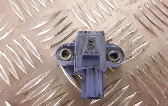 Volkswagen Golf V Airbag deployment crash/impact sensor 1K0955557B