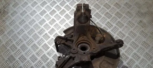 Volkswagen Golf V Front wheel hub