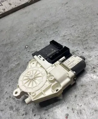 Volkswagen Golf V Front door window regulator motor 1K5837402AH 973568351 1K0959702P
