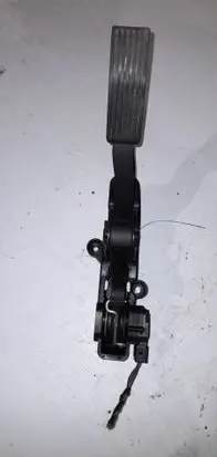 Mercedes-Benz A W169 Accelerator throttle pedal A1693000304