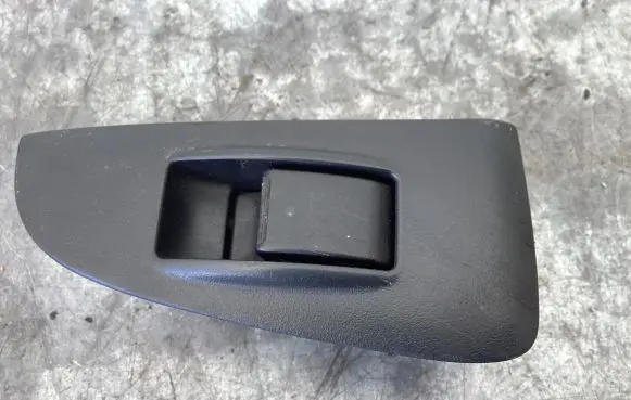 Toyota Avensis T250 Electric window control switch