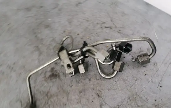 Honda CR-V Fuel injector supply line/pipe 