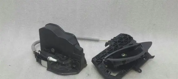 BMW Z4 E89 Front door lock 7202145