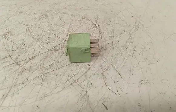 BMW 5 E39 Other relay 8373700