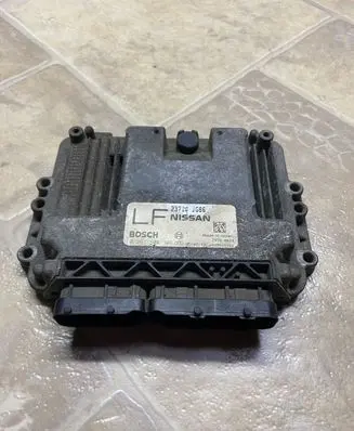 Nissan X-Trail T31 Engine control unit/module 0261S04306 1039S25666 2371SJG86