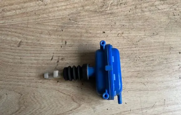 Audi 80 90 B2 Central locking vacuum pump 443862153B