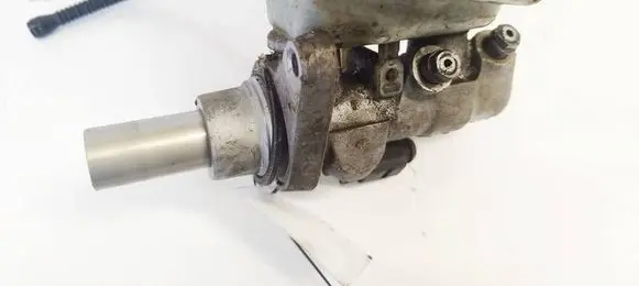 Volkswagen PASSAT B6 Master brake cylinder 
