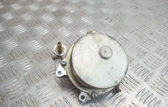 Opel Astra J Vacuum pump 55205446