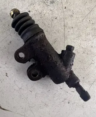 Clutch slave cylinder