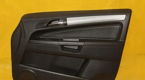 Opel Zafira B Front door card panel trim