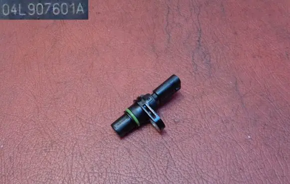 Volkswagen Golf VII Camshaft position sensor 04L907601A