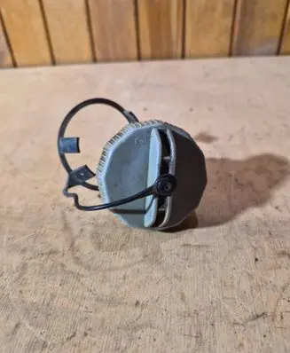 Mazda 323 Fuel tank filler cap 