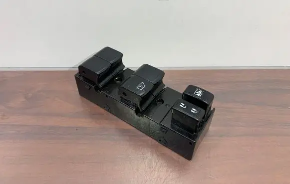 Subaru XV Electric window control switch 157587
