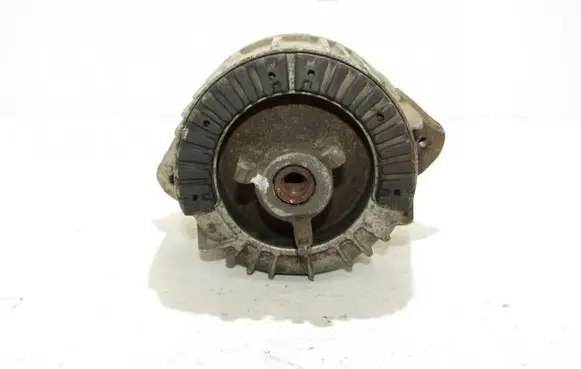 Mercedes-Benz C W204 Engine mount bracket A2042400317