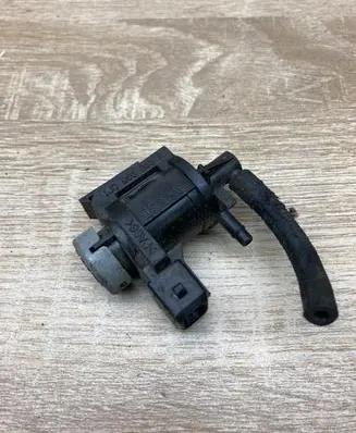 Audi A4 S4 B5 8D Turbo solenoid valve 1J0906283A