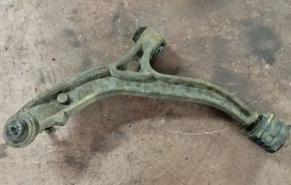 Chrysler Voyager Front lower control arm/wishbone 04694972AA